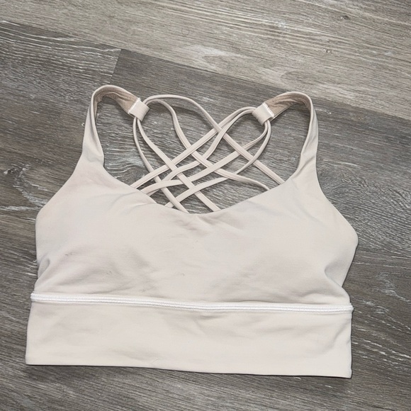 Lululemon sport bra size 6 with pads - Picture 1 of 4